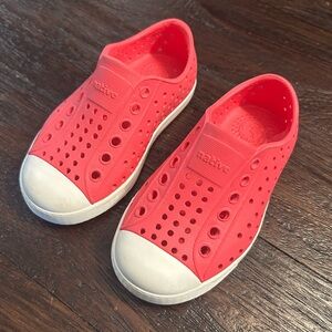 Native Jefferson Kids Water Shoes - Hot Pink Slip-Ons